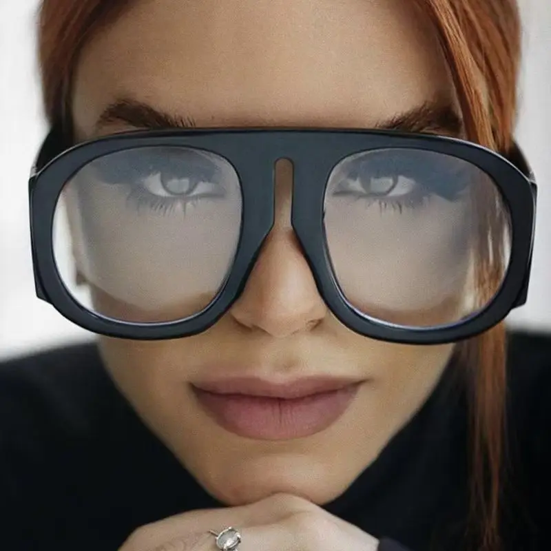 Designer Sunglasses - ヴィンテージ風の高級ブランド製サングラス。オーバーサイズのパイロット型で、男女問わず着用でき、大きなフレームが特徴。UV400カット。