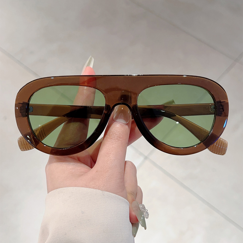 パイロットサングラス男性ヴィンテージキャンディーカラーリムア - Designer Sunglasses のレビューと価格
