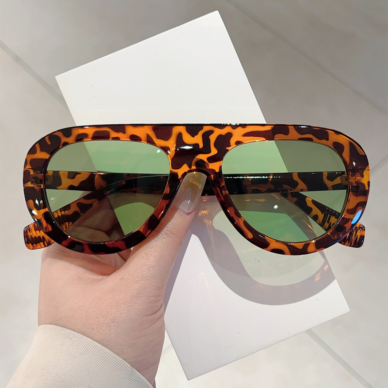 パイロットサングラス男性ヴィンテージキャンディーカラーリムア - Designer Sunglasses のレビューと価格