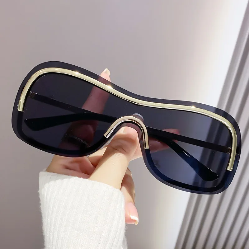 男女兼用、新しい合金製のレトロなデザインのサングラス。ワンピ - Designer Sunglasses のレビューと価格