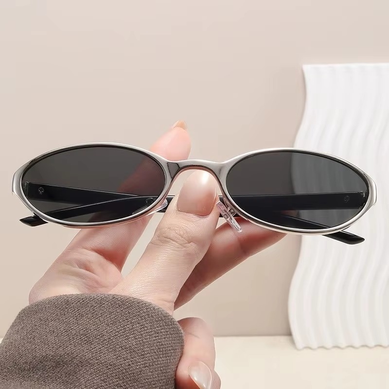 レトロな楕円形デザインのサングラス。レディース向け、新作Y2 - Designer Sunglasses のレビューと価格