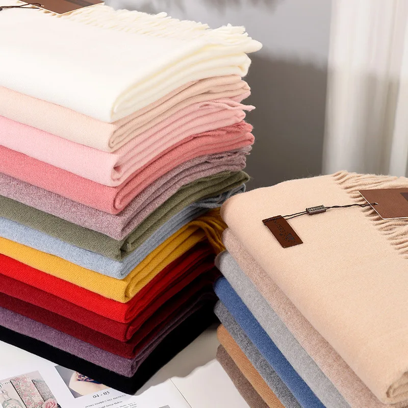 クラシックなデザインの、上質なカシミヤ風素材を使用した女性用 - Cashmere Scarf のレビューと価格