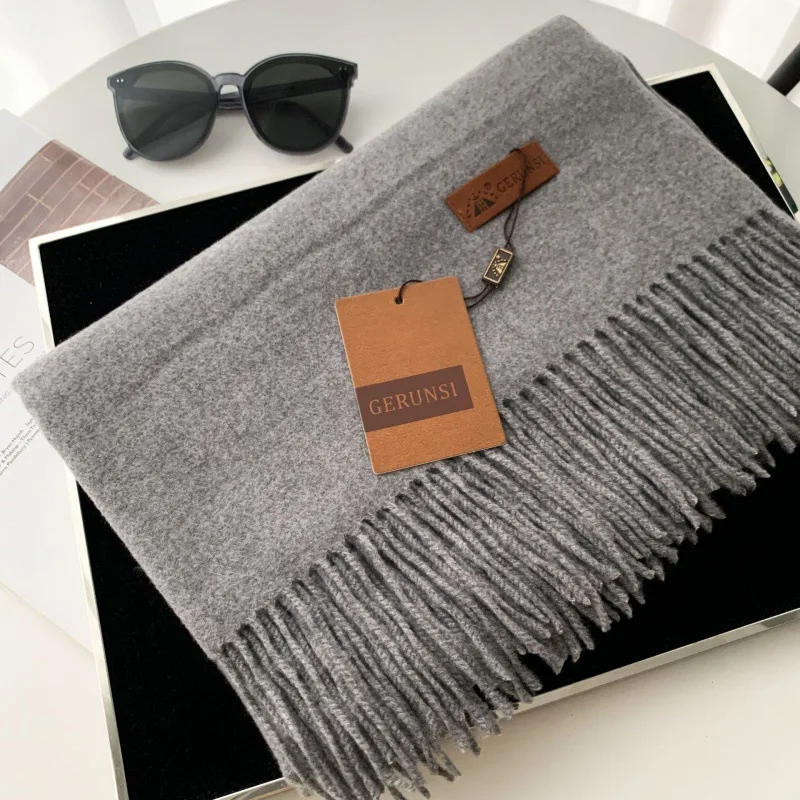 クラシックなデザインの、上質なカシミヤ風素材を使用した女性用 - Cashmere Scarf のレビューと価格