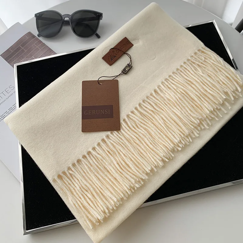 クラシックなデザインの、上質なカシミヤ風素材を使用した女性用 - Cashmere Scarf のレビューと価格
