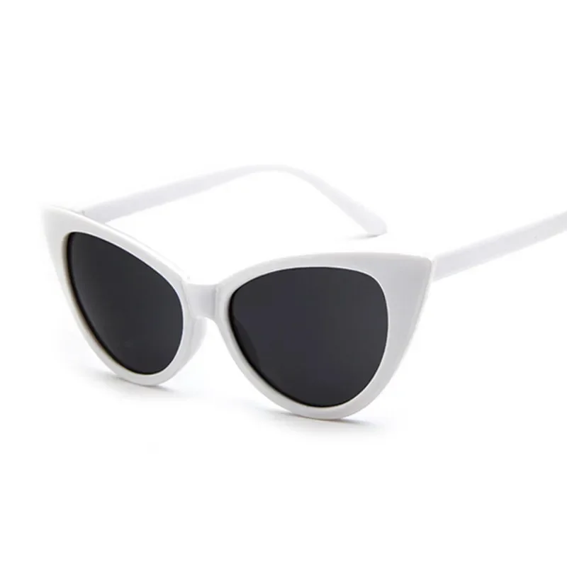 レトロでセクシーなキャットアイ型サングラス。クラシックな黒と - Sunglasses Uv400 のレビューと価格