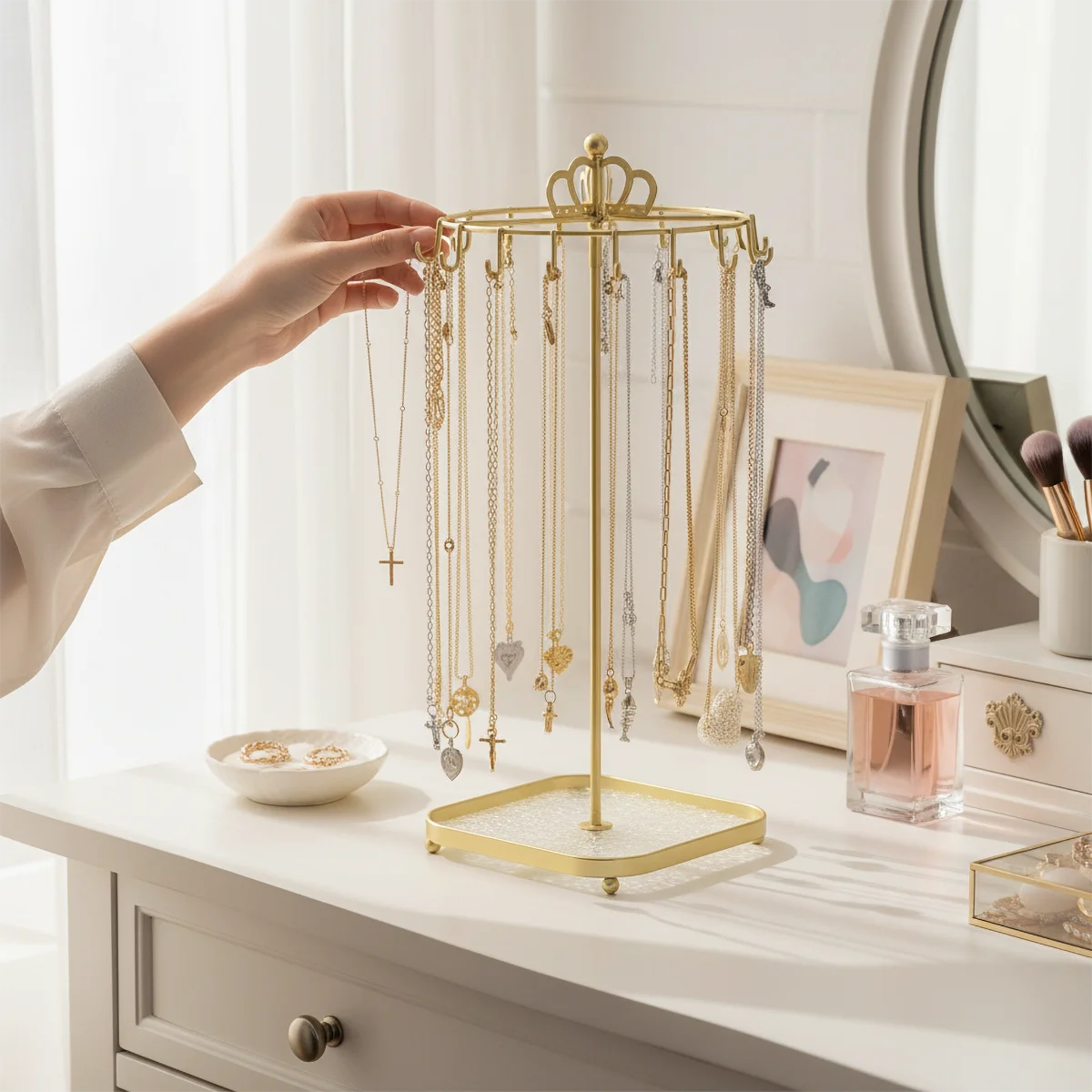 金メッキ加工の鉄製ジュエリースタンド – 複数のフック、底面 - Gold Plated Jewelry のレビューと価格