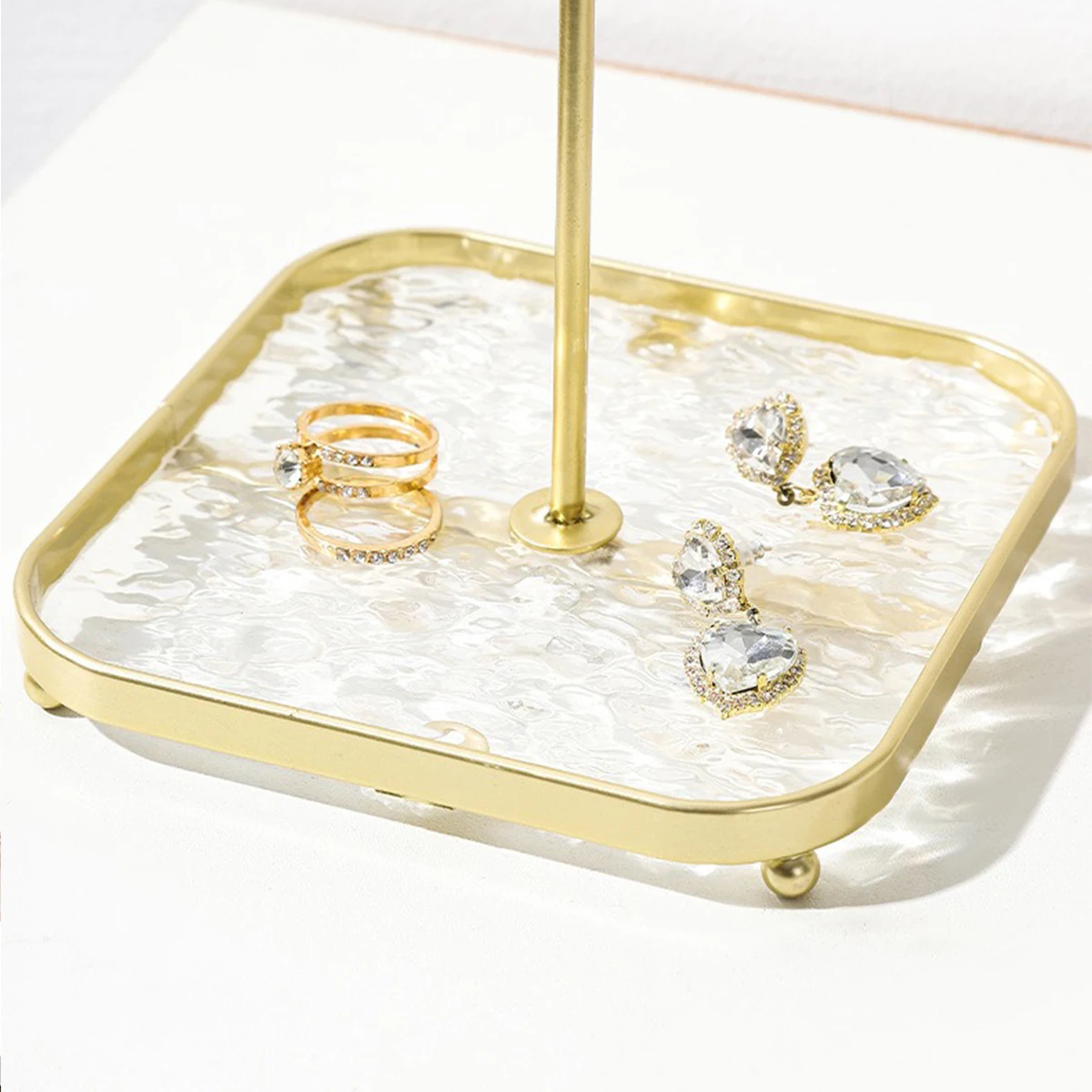 金メッキ加工の鉄製ジュエリースタンド – 複数のフック、底面 - Gold Plated Jewelry のレビューと価格