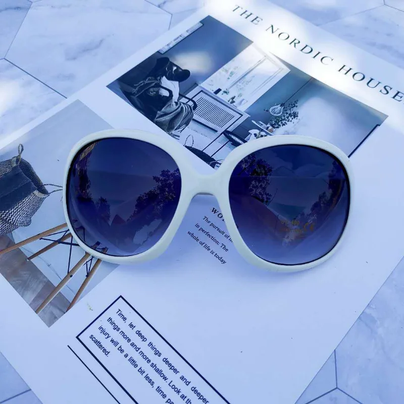 新作、大ぶりのフレームに丸いレンズを組み合わせたサングラス。 - Sunglasses Uv400 のレビューと価格