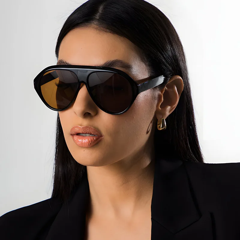 ヴィンテージ風、大きめのフレームのオーバル型サングラス。レデ - Designer Sunglasses のレビューと価格